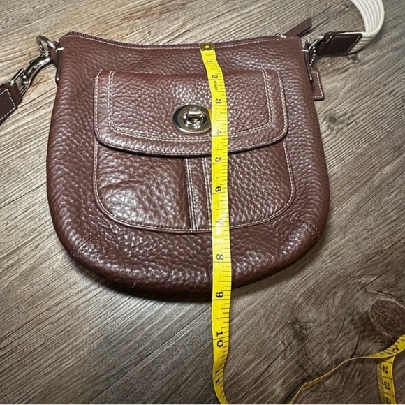 🌻 Coach Brown with Tan Strap Pebbled Leather Crossbody - Picture 4 of 16